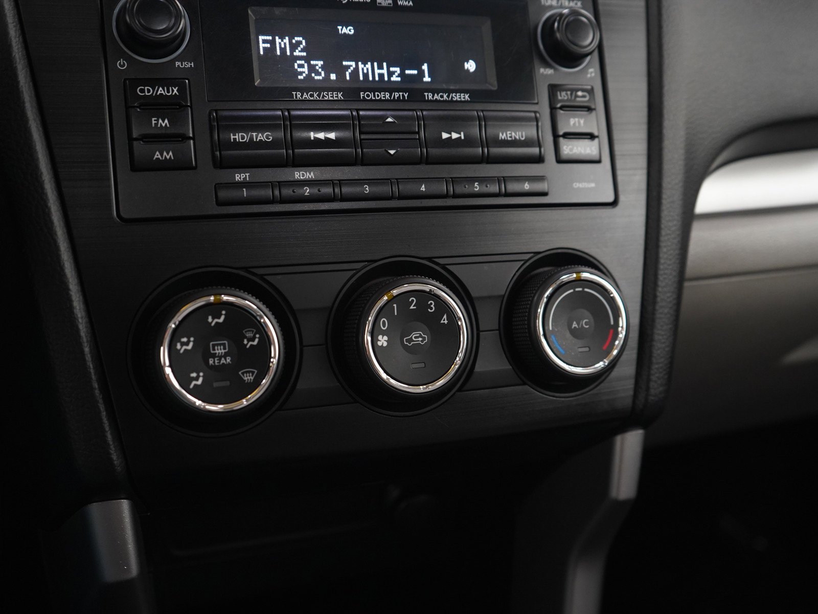 Used 2015 Dark Gray Metallic Subaru 2.5i Premium image 22