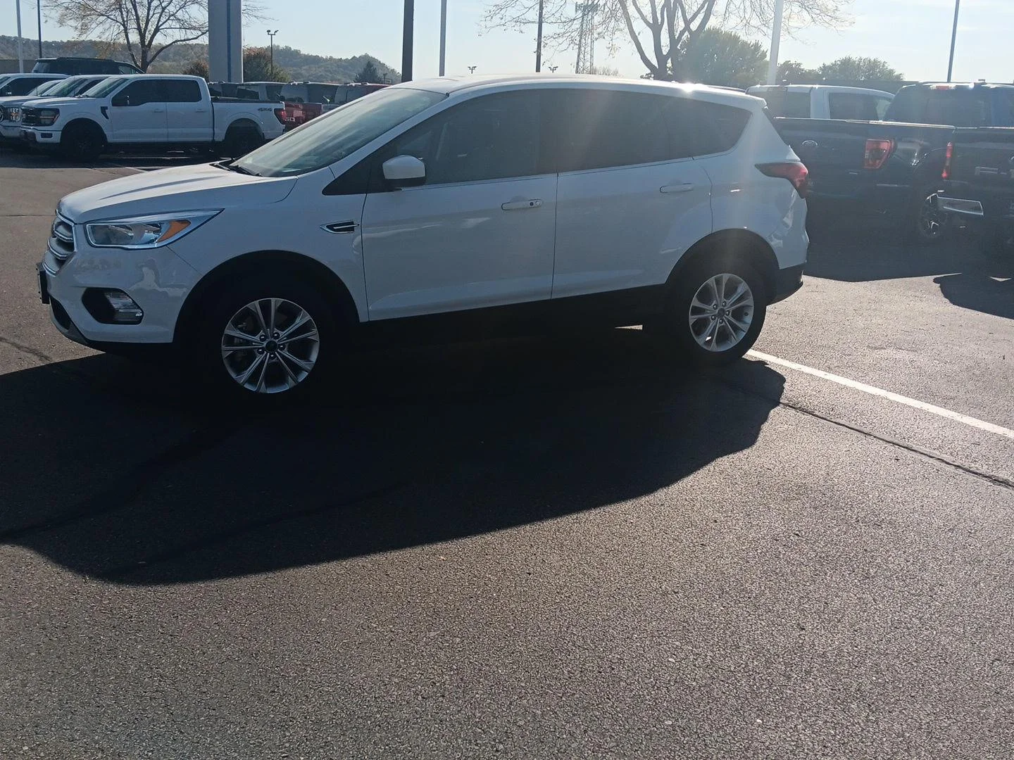 Used 2019 Oxford White Ford SE image 10