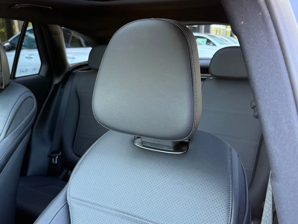 Used 2026 Black Mercedes-Benz GLC 300 image 3