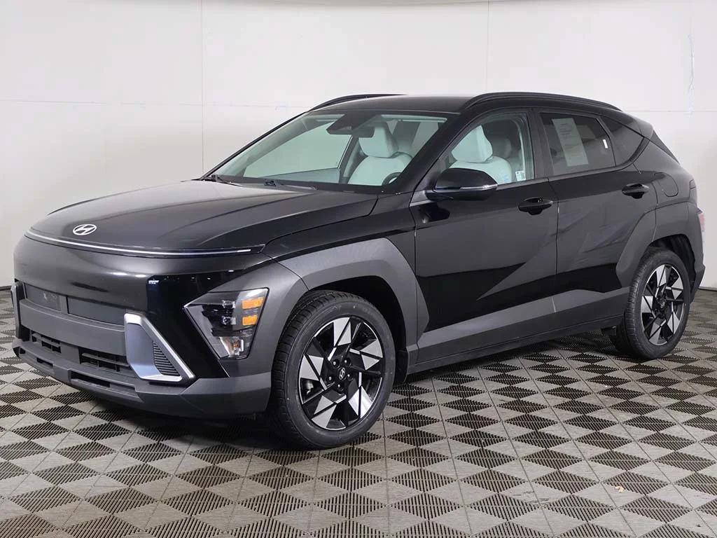 Used 2024 Black Hyundai SEL image 9