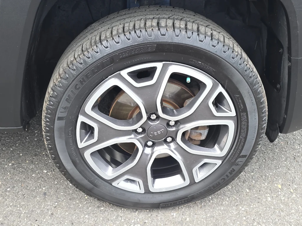 Used 2018 Jetset Blue Jeep Limited image 19