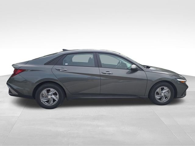 Used 2025 Gray Hyundai SE image 6