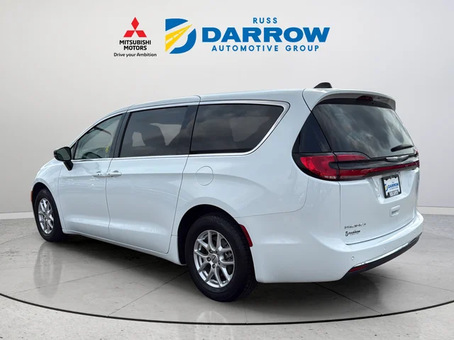 Used 2024 White Chrysler Touring L image 3