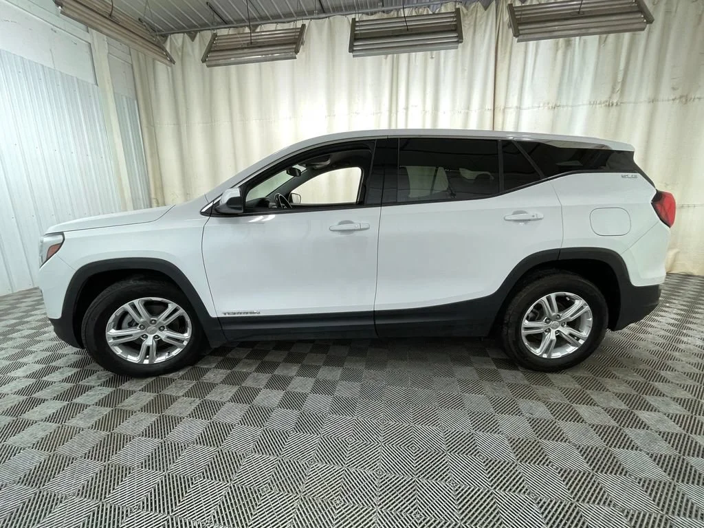 Certified Used 2019 SUMMIT WHITE GMC SLE image 12