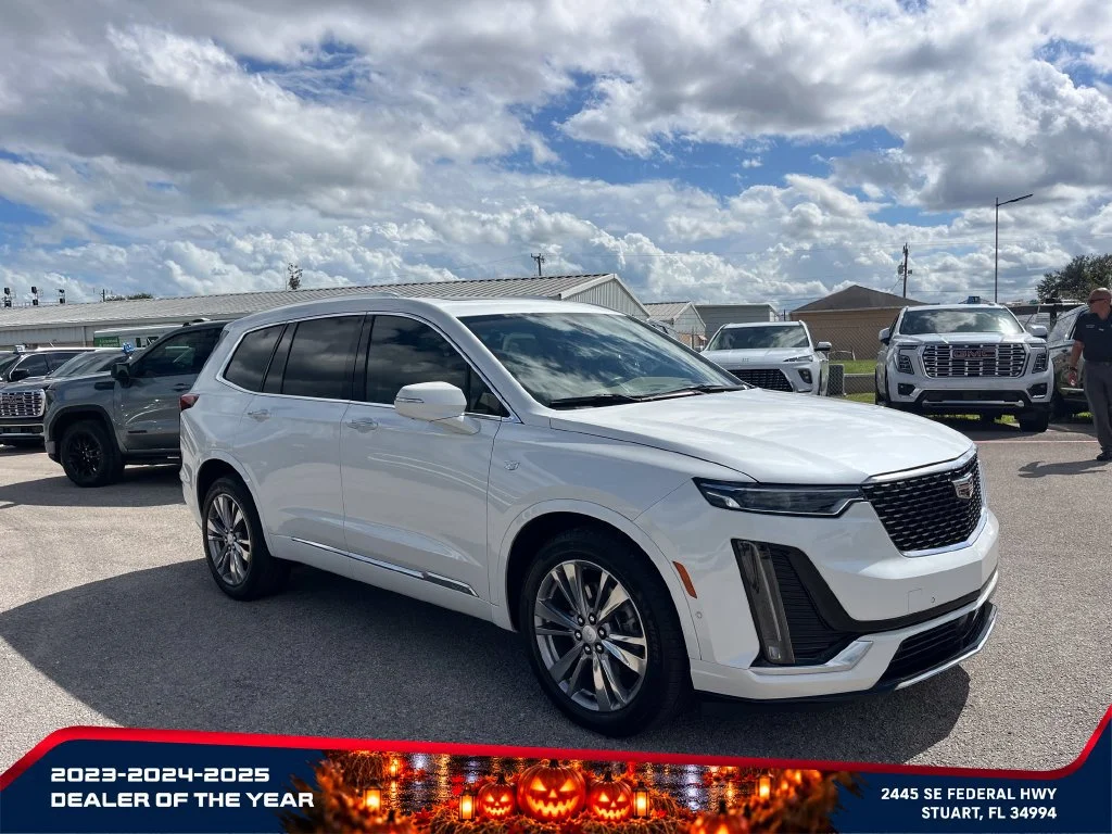 Used 2023 CRYSTAL WHITE TRICOAT Cadillac AWD Premium Luxury image 2