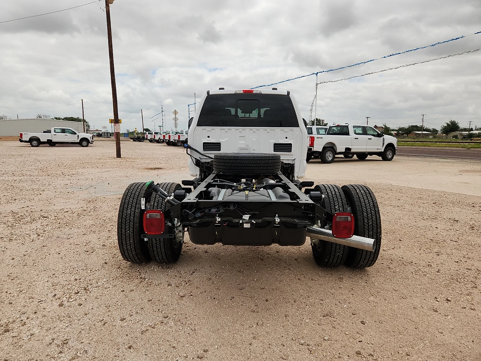 New 2026 Oxford White Ford XL image 6