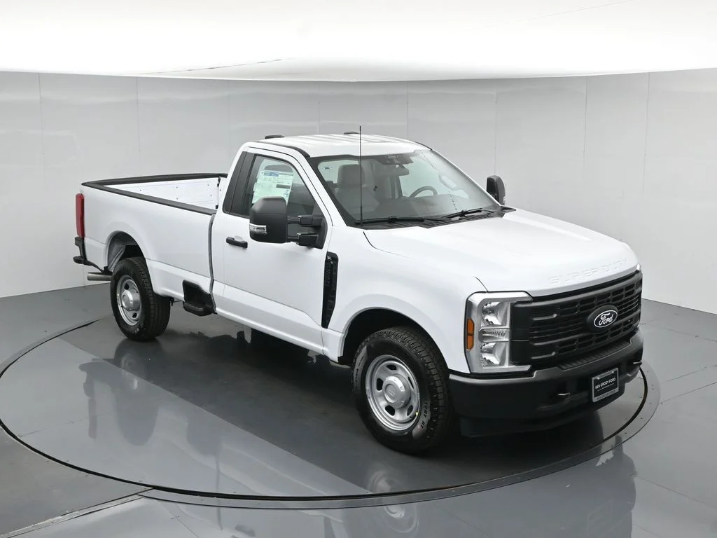 New 2027 Oxford White Ford XLT image 33