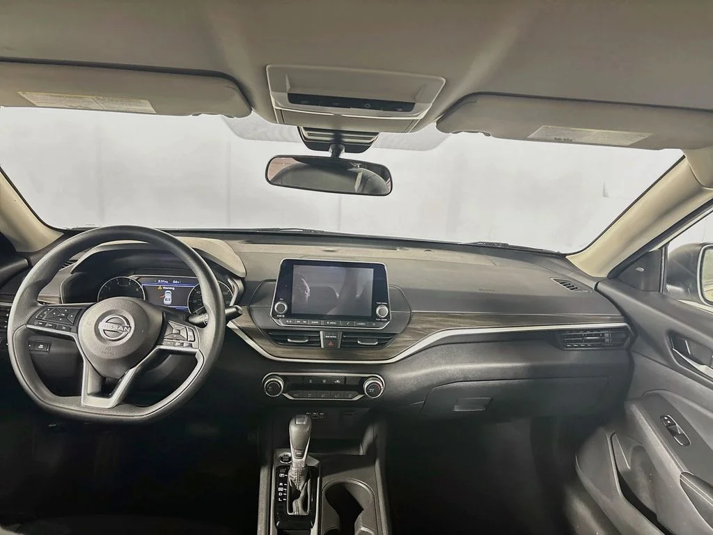 Used 2025 White Nissan 2.5 SV image 12