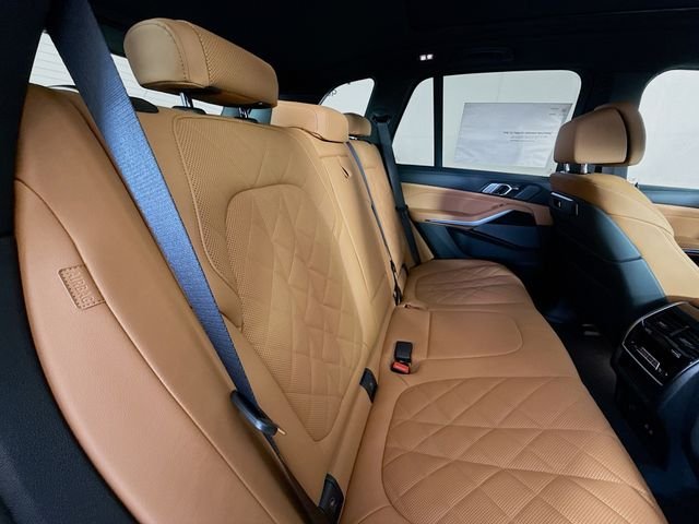 New 2026 Black Sapphire Metallic BMW xDrive50e image 29