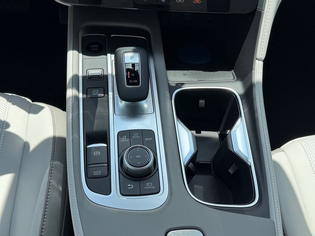 New 2027 MINERAL BLACK INFINITI Luxe FWD image 17
