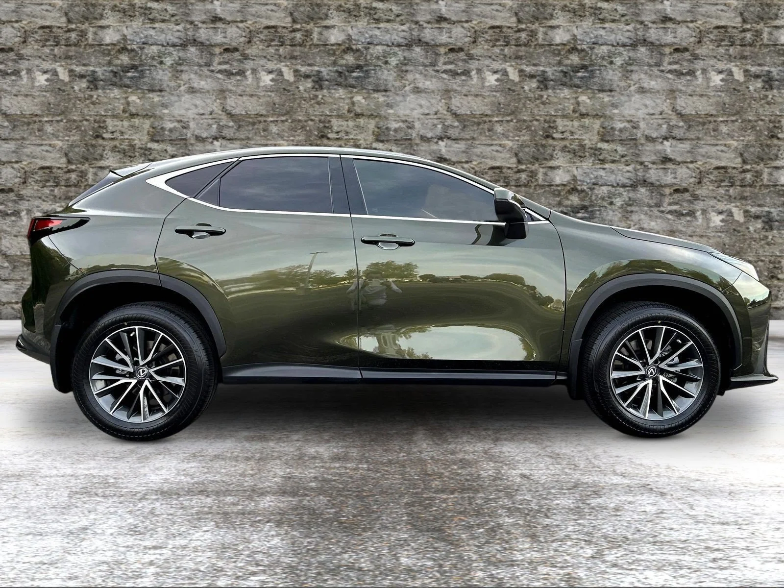 Used 2022 NORI GREEN PEARL Lexus  image 8