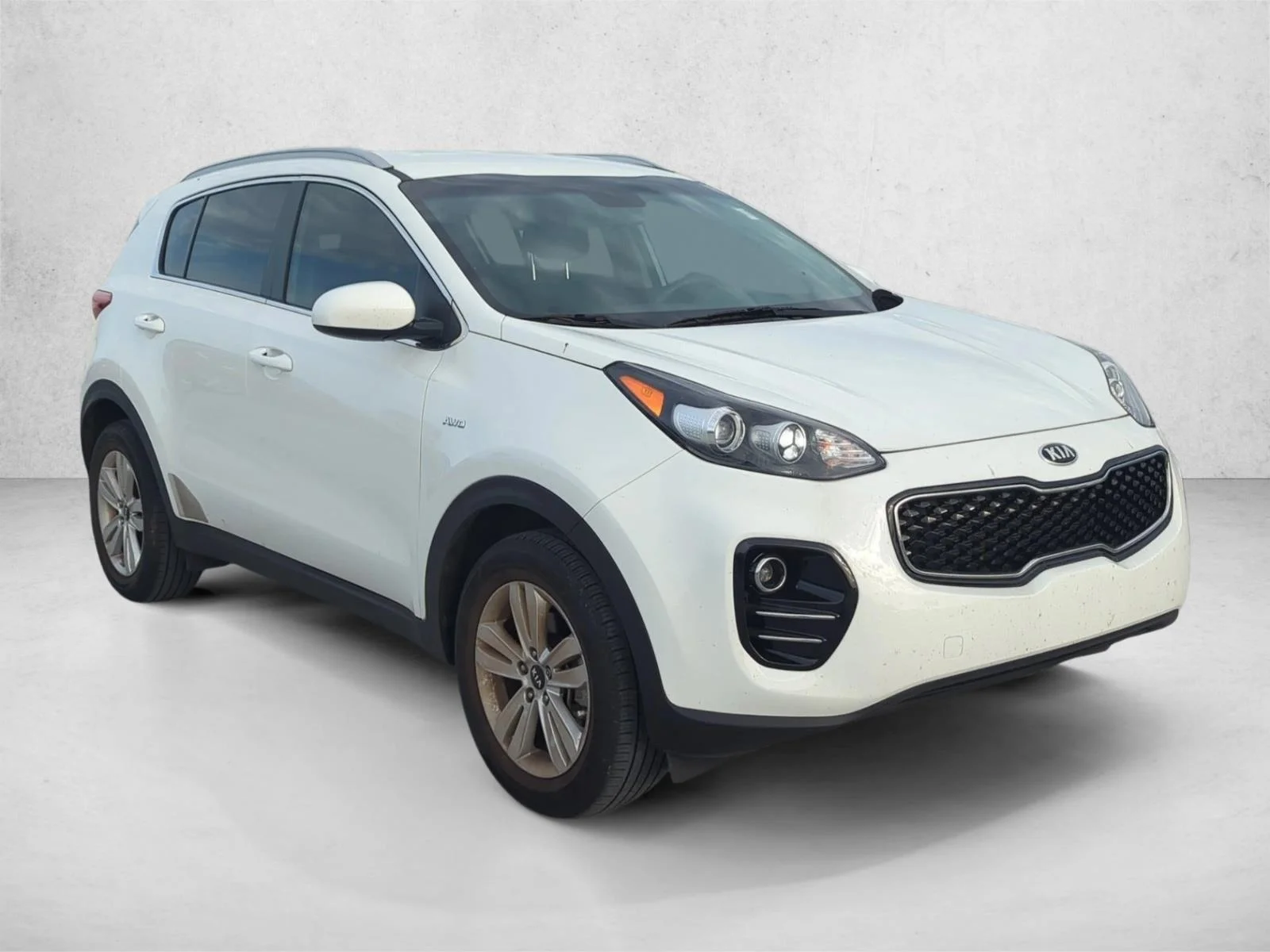 Used 2017 Clear White Kia LX image 3