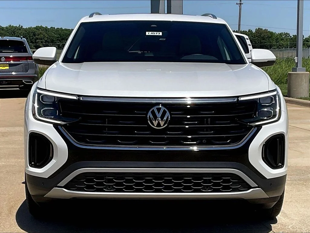 New 2026 White Volkswagen 2.0T SE w/Technology image 5