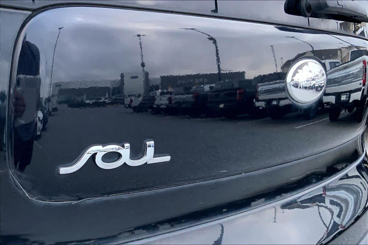 Used 2014 Shadow Black Kia Base image 27