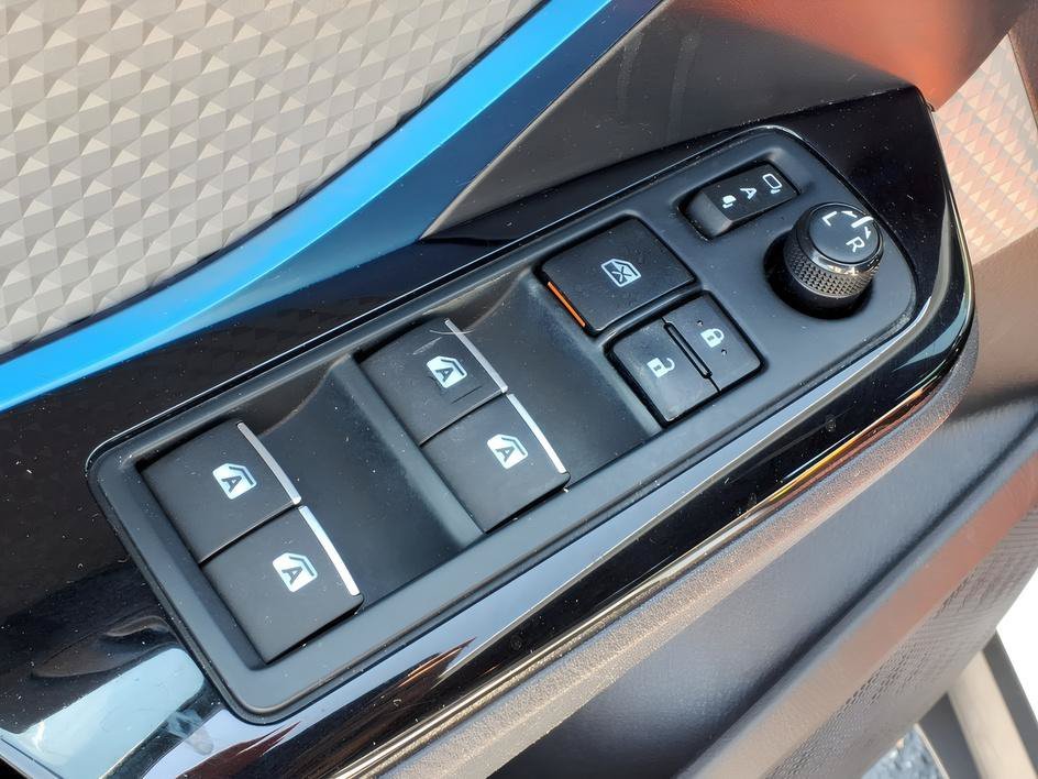 Used 2019 Blizzard Pearl Toyota XLE image 19