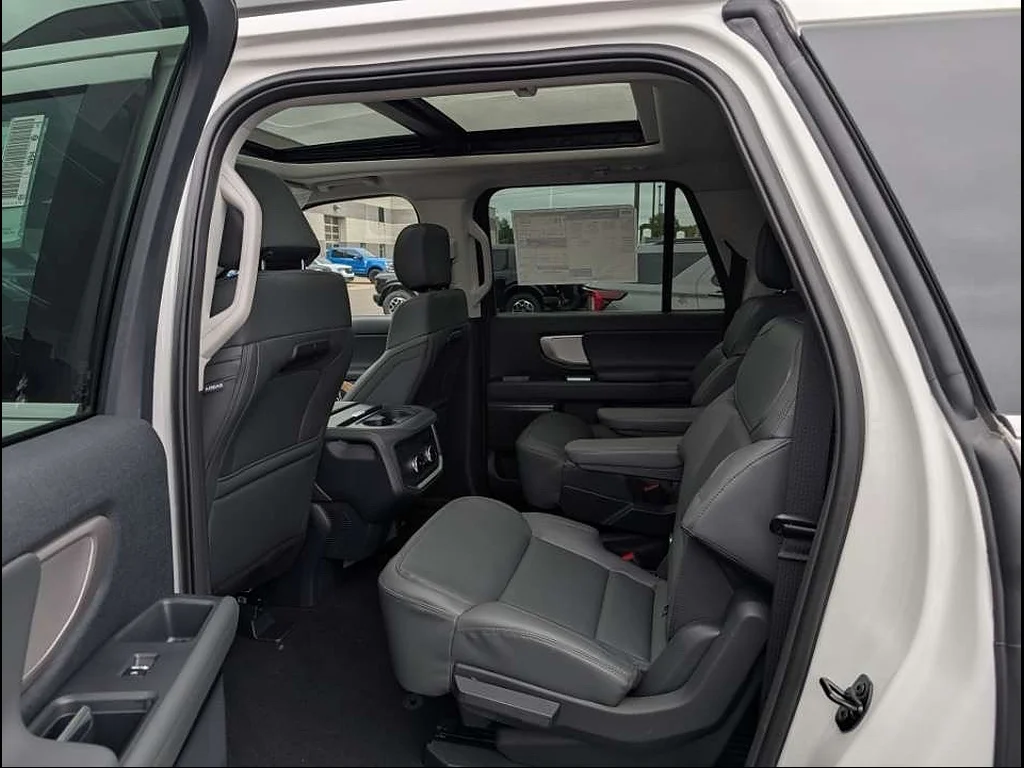 New 2026 Star White Metallic Tri-Coat Ford Active MAX image 5