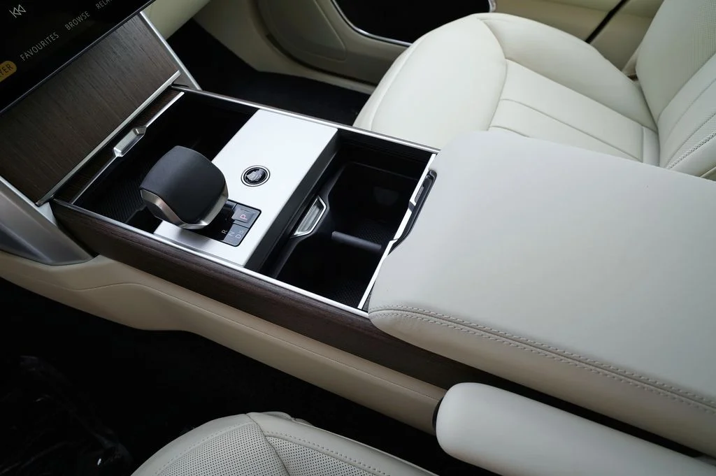 New 2026 Varesine Blue Land Rover SE image 31
