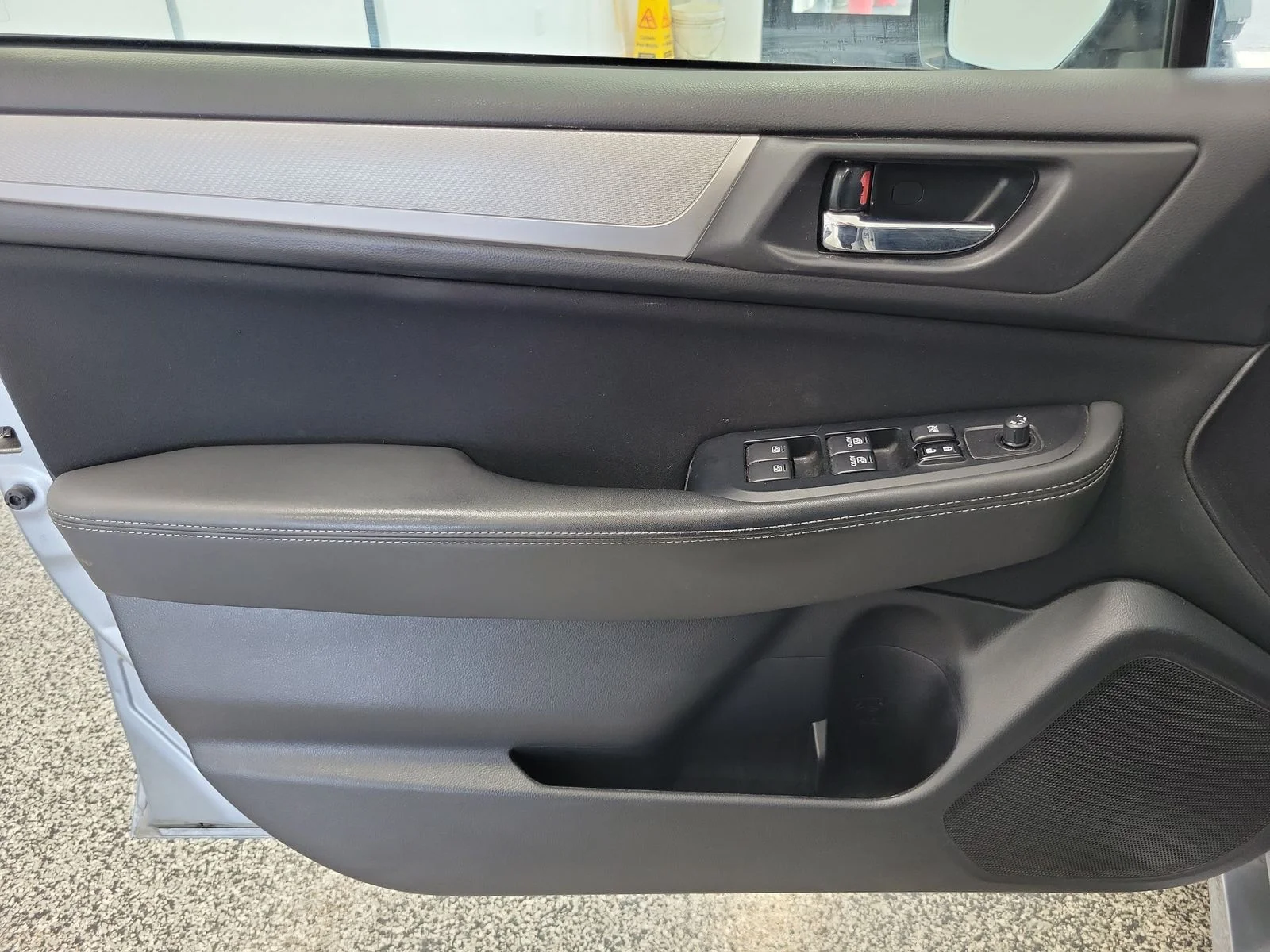 Used 2017 Silver Subaru 2.5i image 6