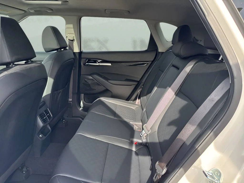 Used 2023 White Kia EX image 13