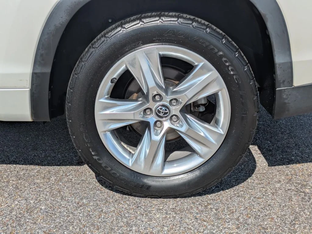 Used 2018 White Toyota Limited image 92