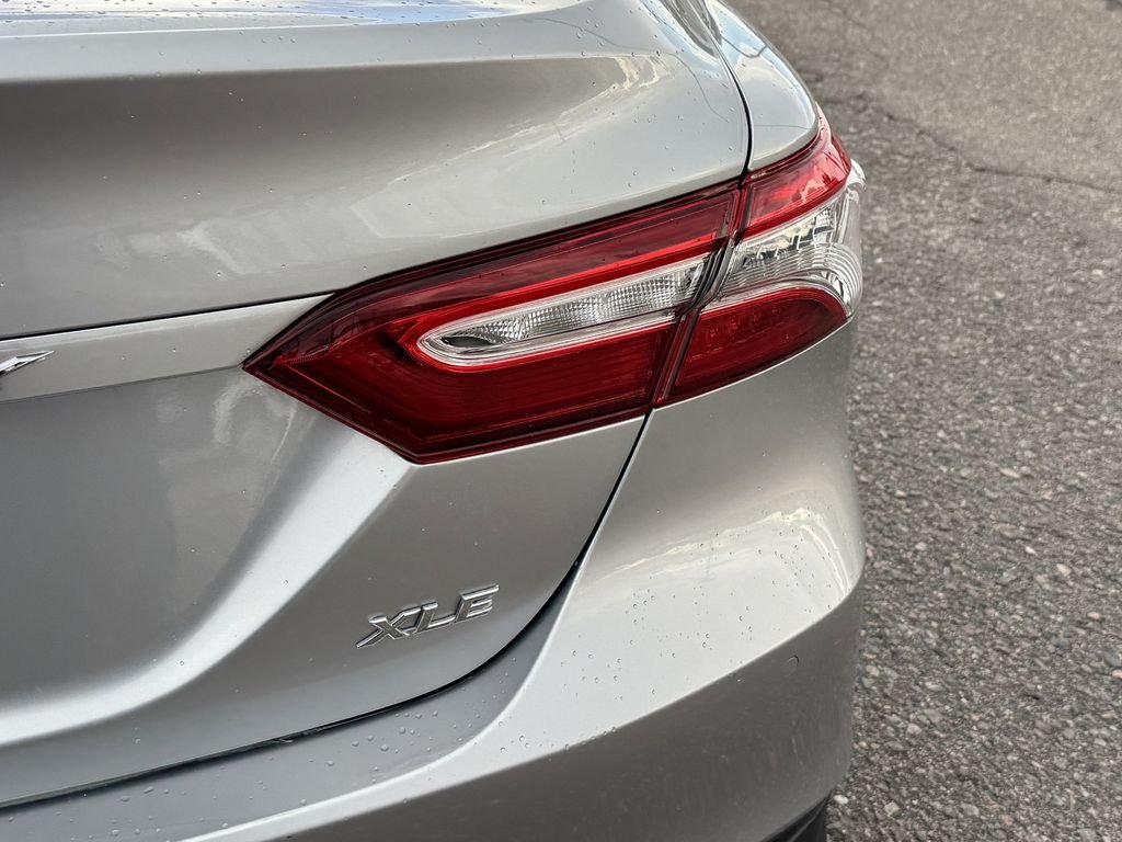 Used 2018 Silver Toyota XLE image 7