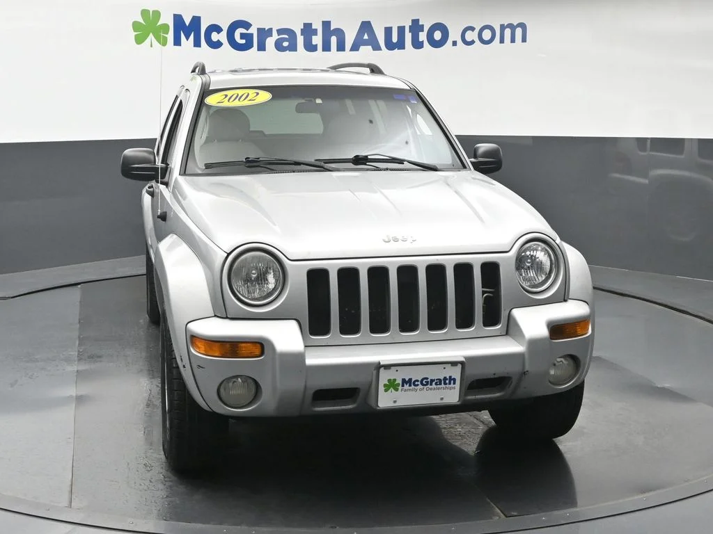 Used 2002 Silver Jeep Limited image 5