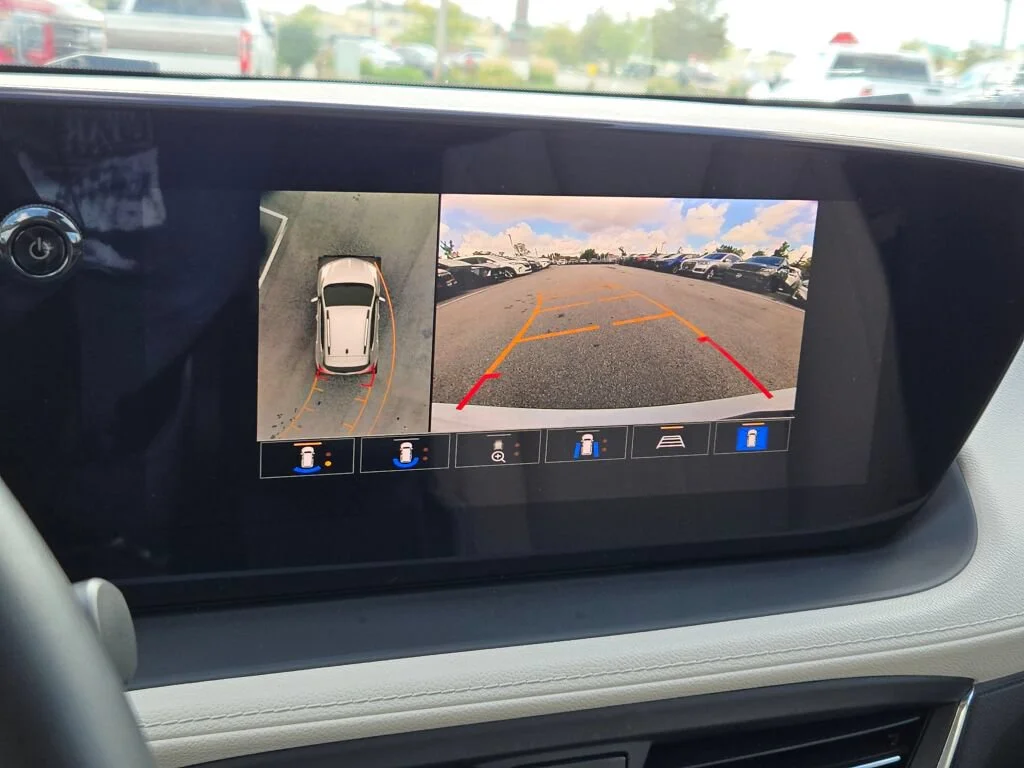 Used 2026 White Buick Avenir image 31
