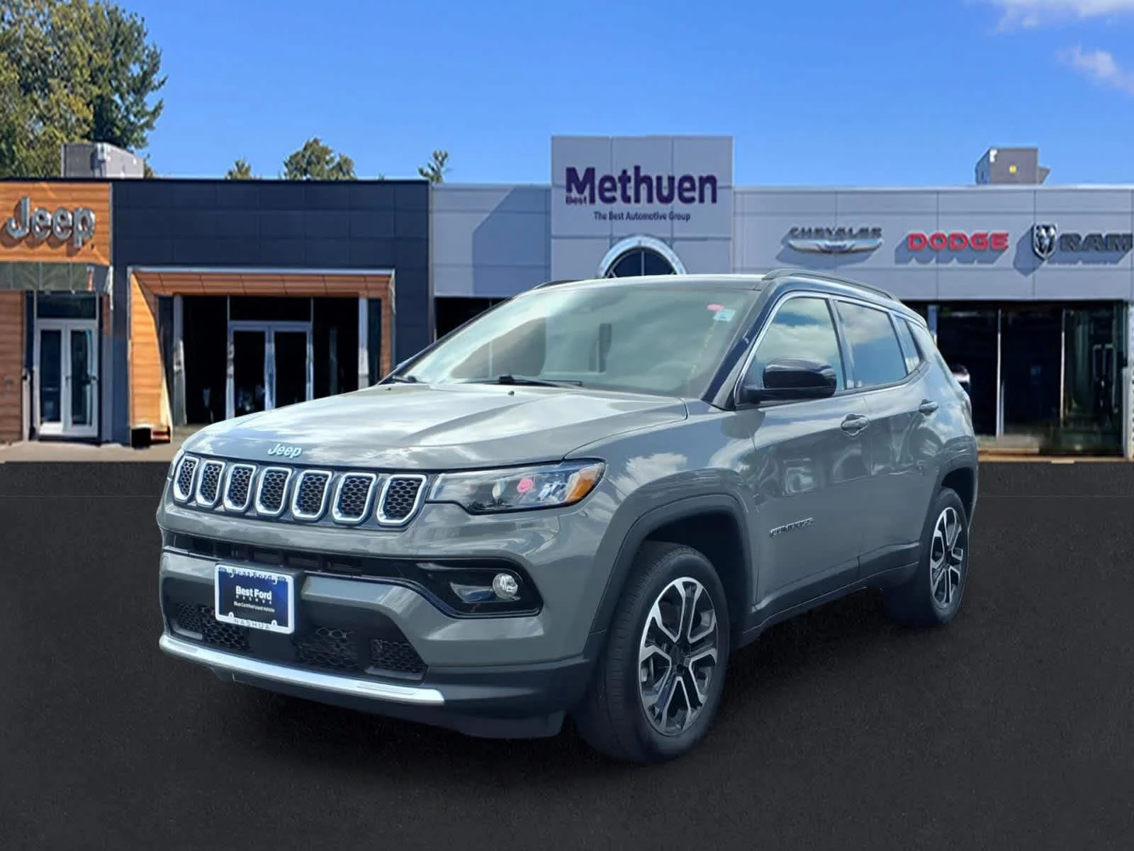 Used 2024 Sting-Gray Clearcoat Jeep Limited image 7