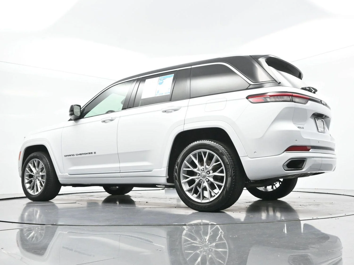 Used 2022 White Jeep Summit image 54