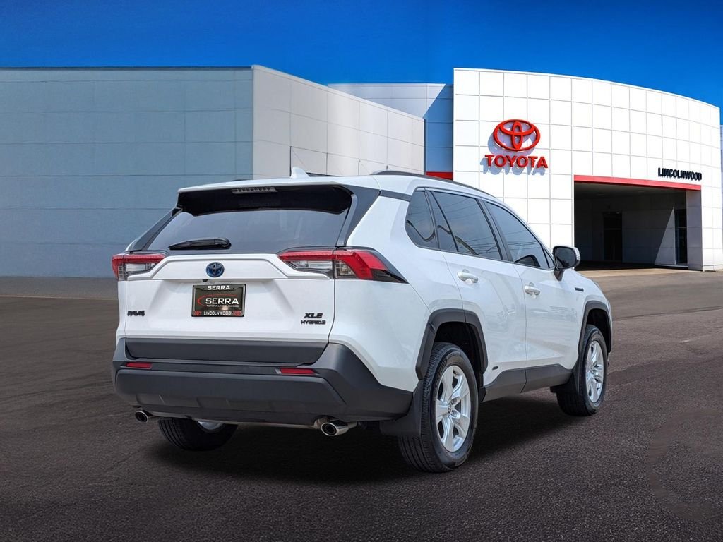 Used 2021 White Toyota XLE image 10