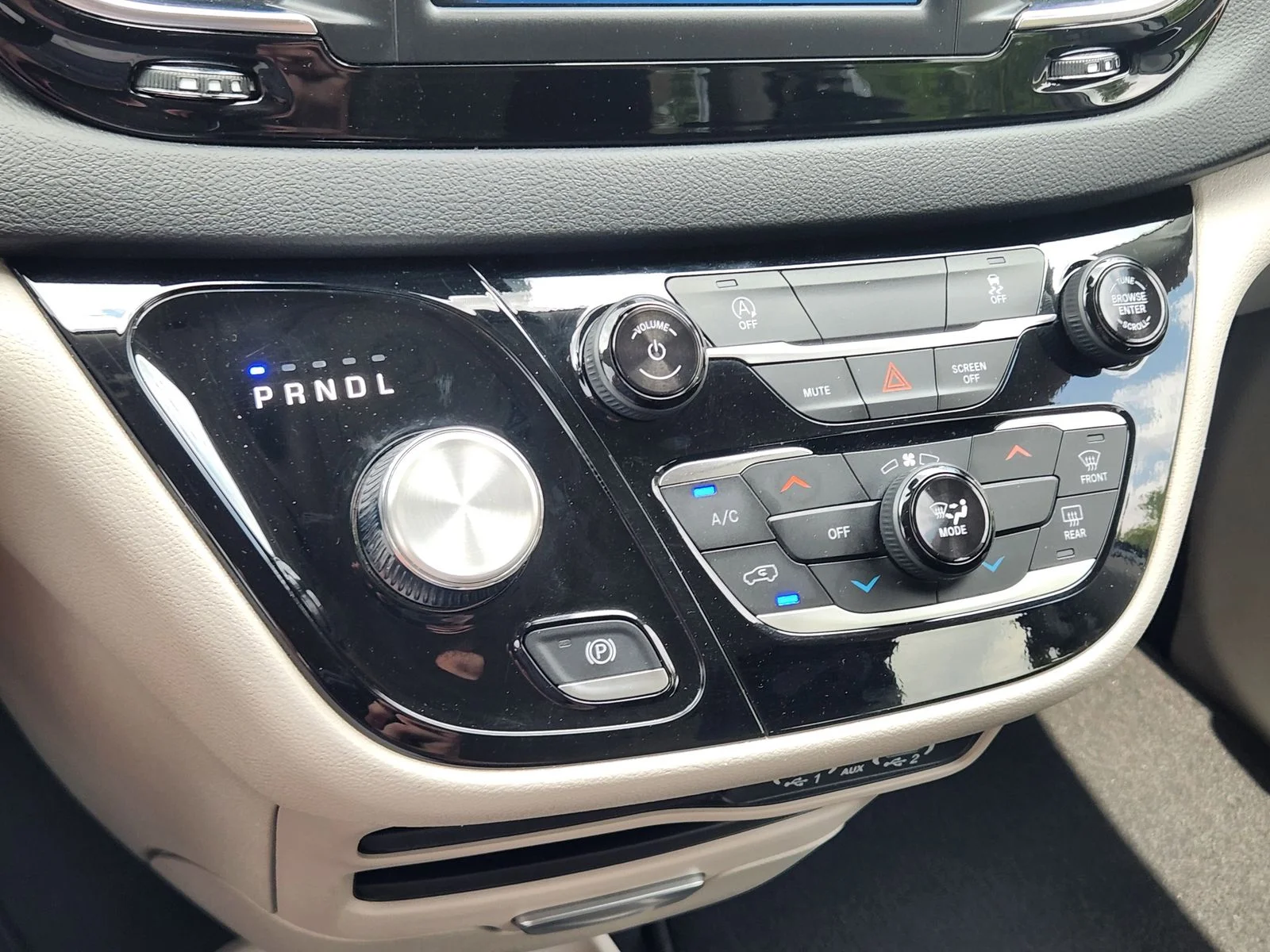 Used 2024 Silver Chrysler LX image 18