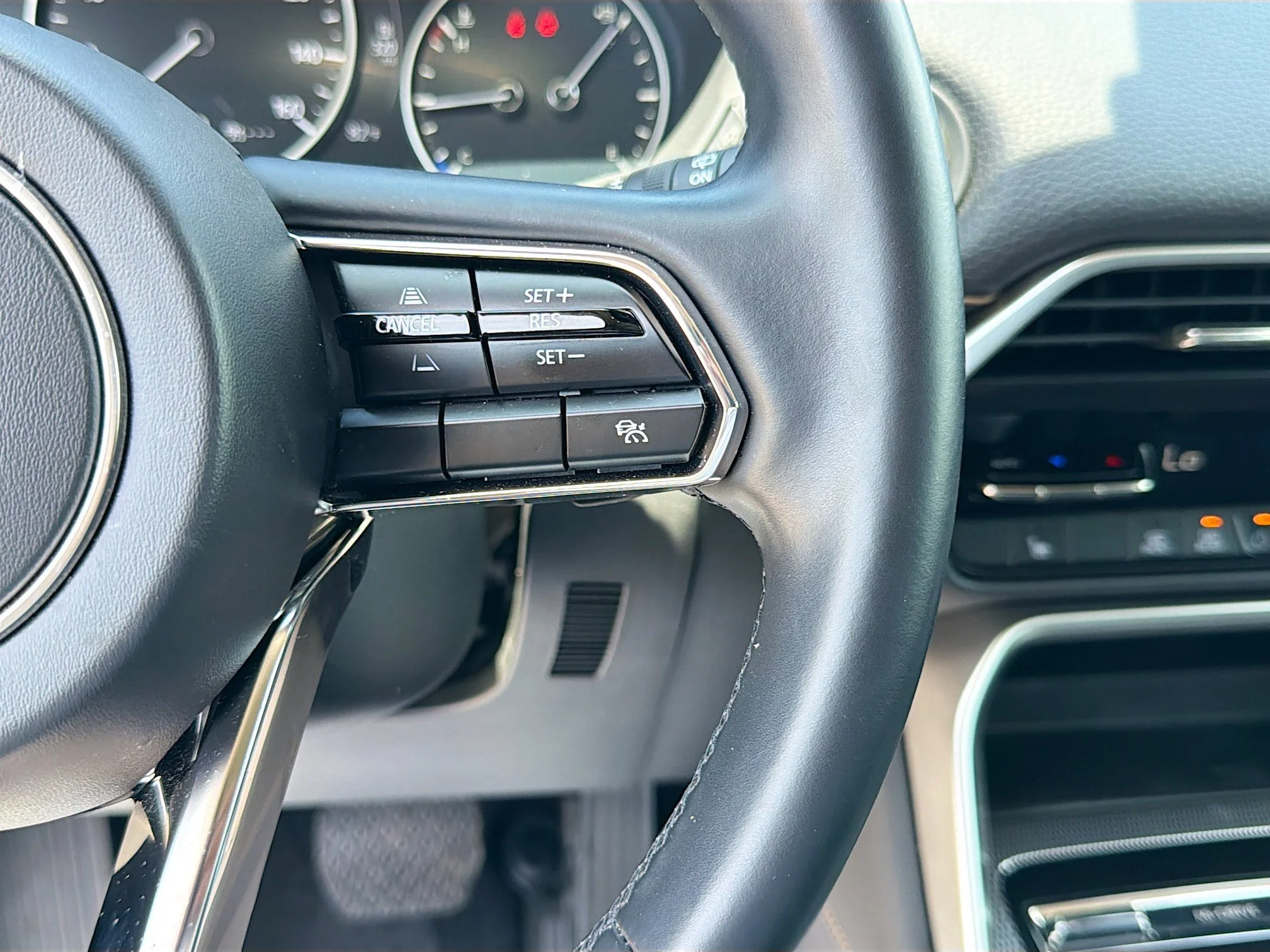 Used 2025 Rhodium White Premium Mazda 3.3 Turbo Preferred Package image 38