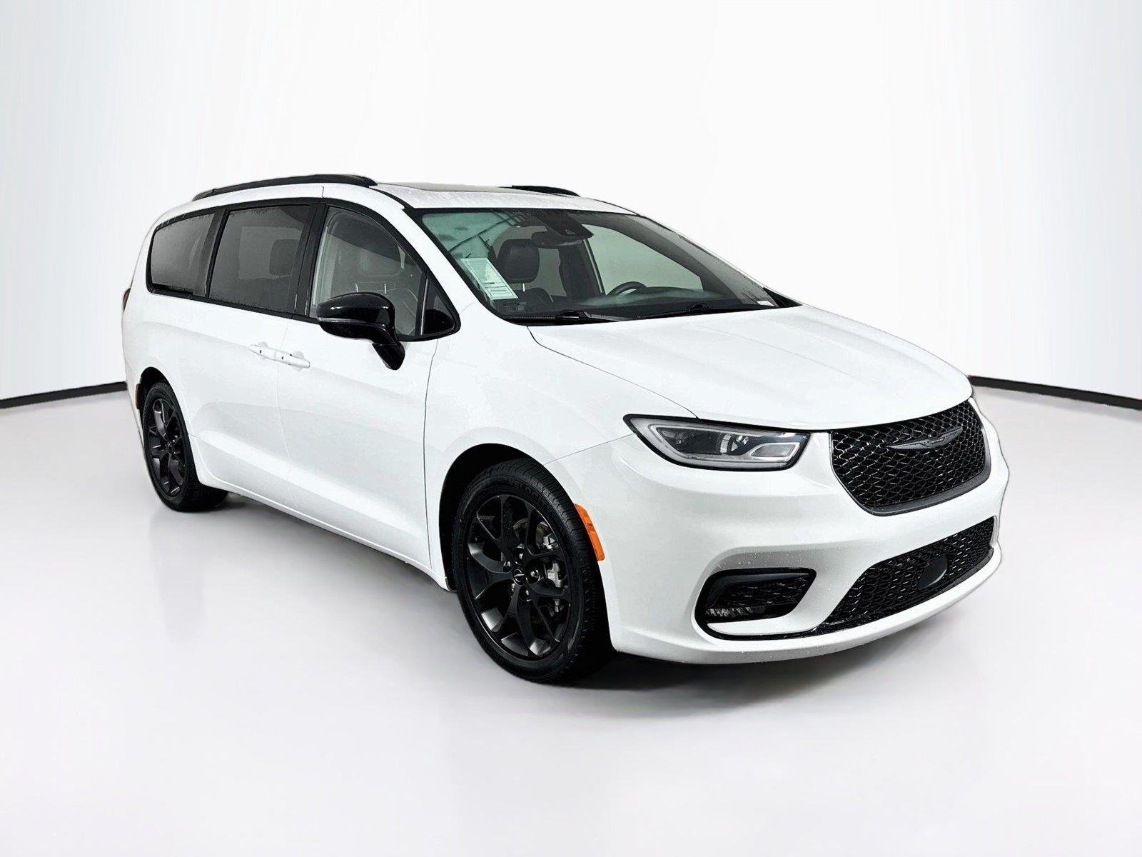 Used 2025 Bright White Clearcoat Chrysler Limited image 10