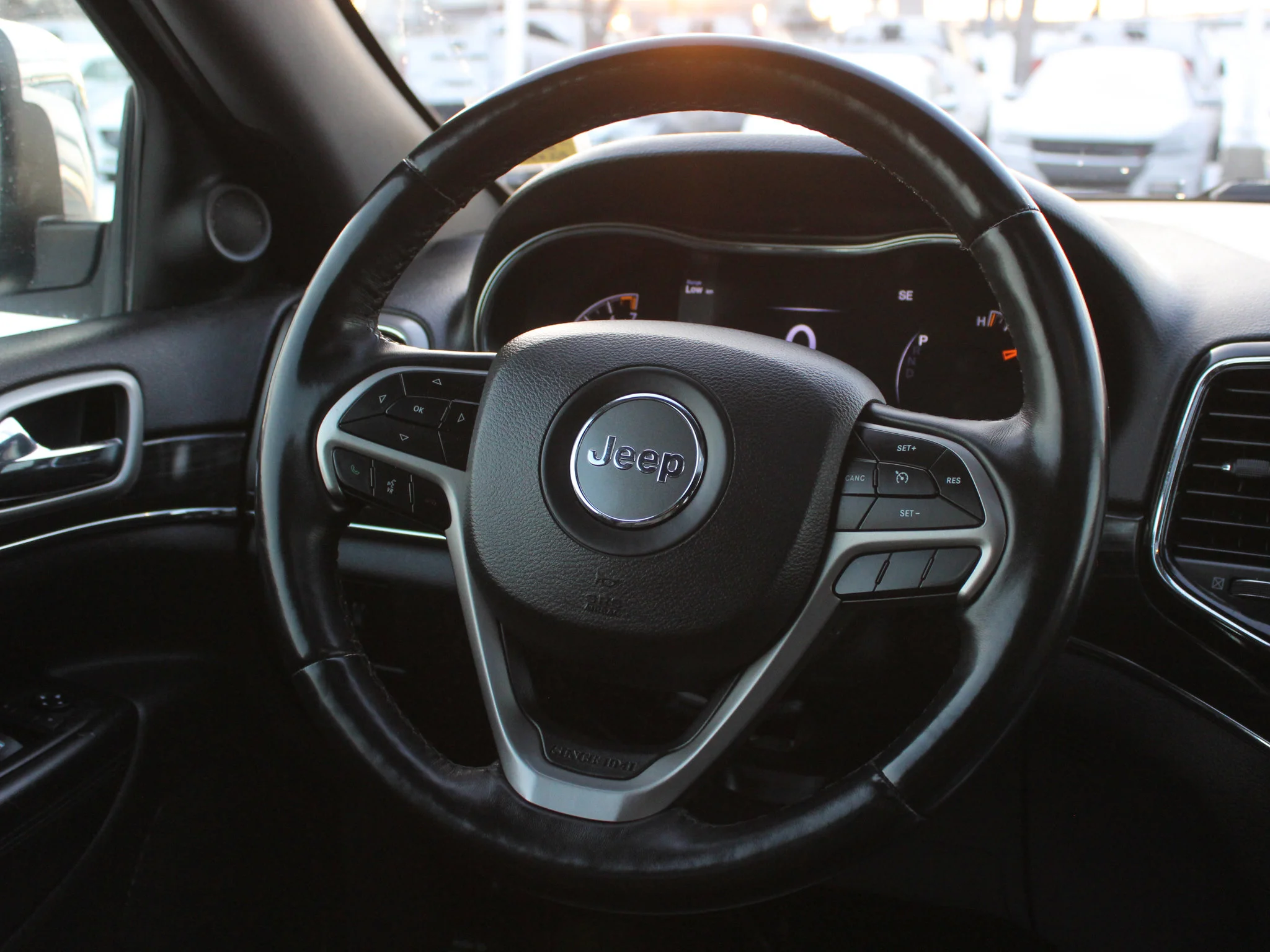 Used 2019 White Jeep Limited * No Accidents | Heated Seats | Apple CarPlay | V6 | Sunroof image 6