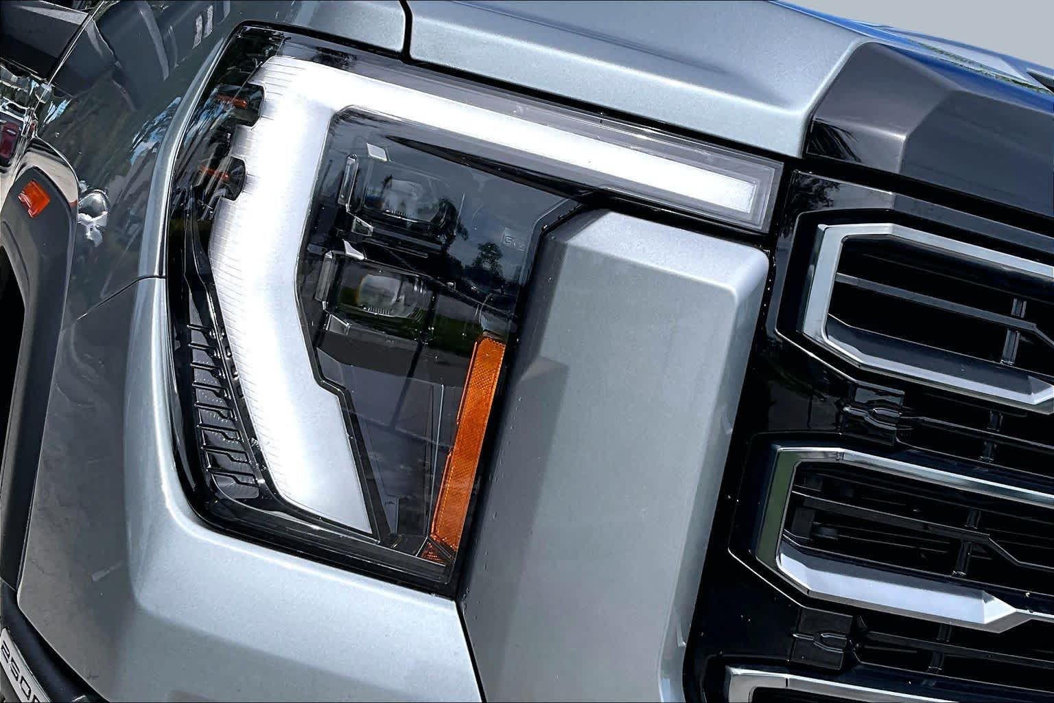 Used 2024 Sterling Metallic GMC AT4 image 28