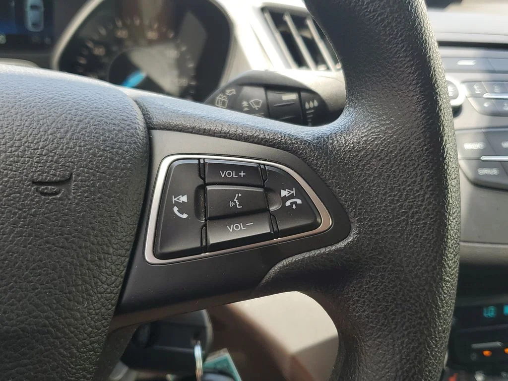 Used 2018 Gray Ford SE image 24