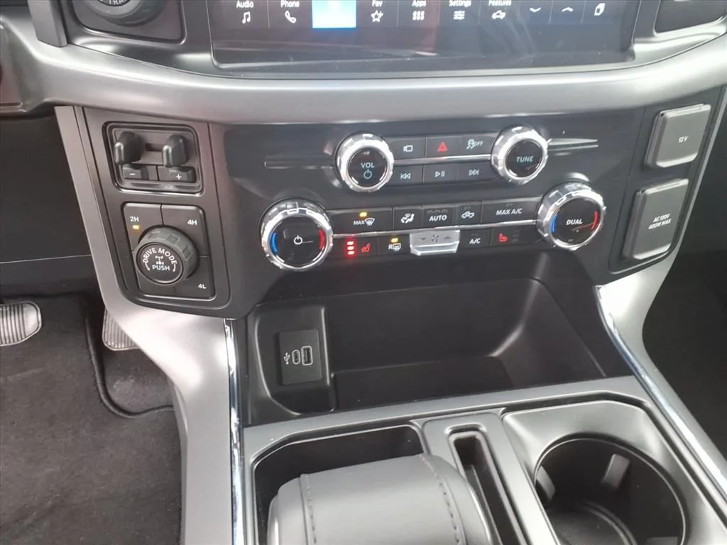 New 2026 Oxford White Ford XLT image 22