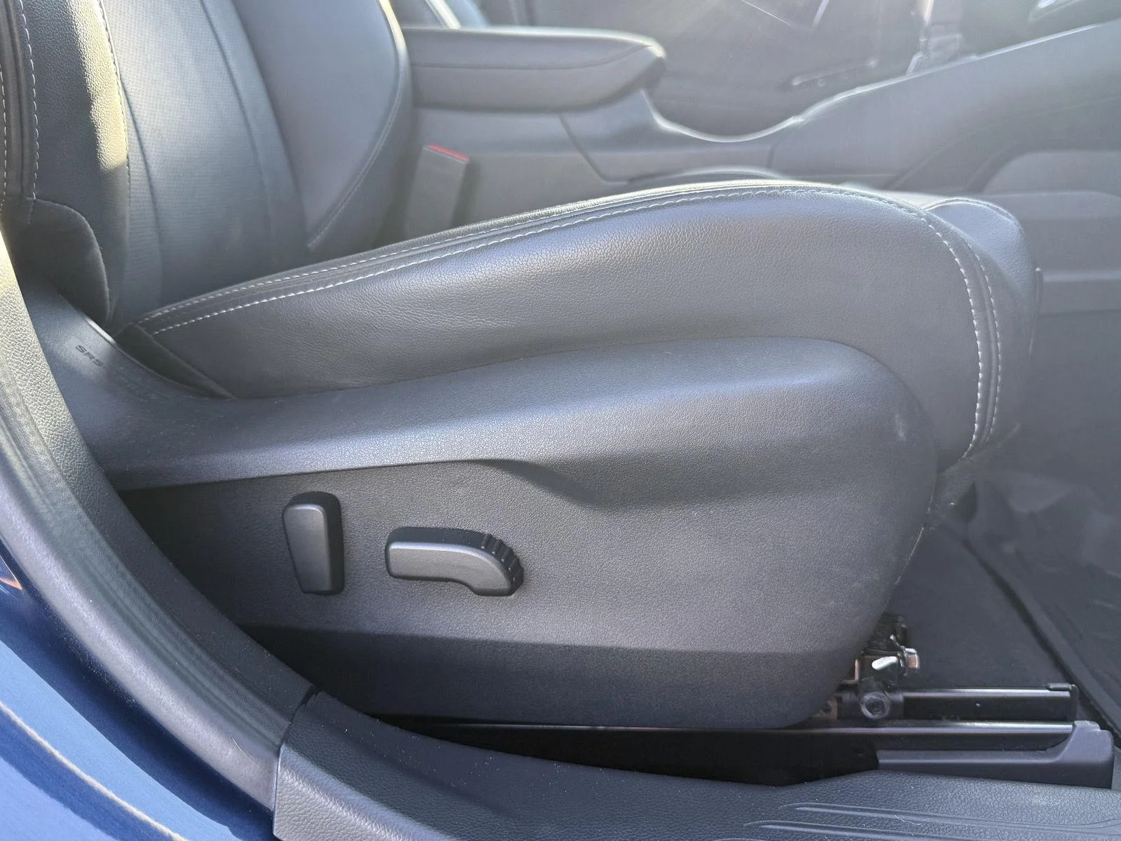Used 2020 Abyss Blue Pearl Subaru Limited image 12