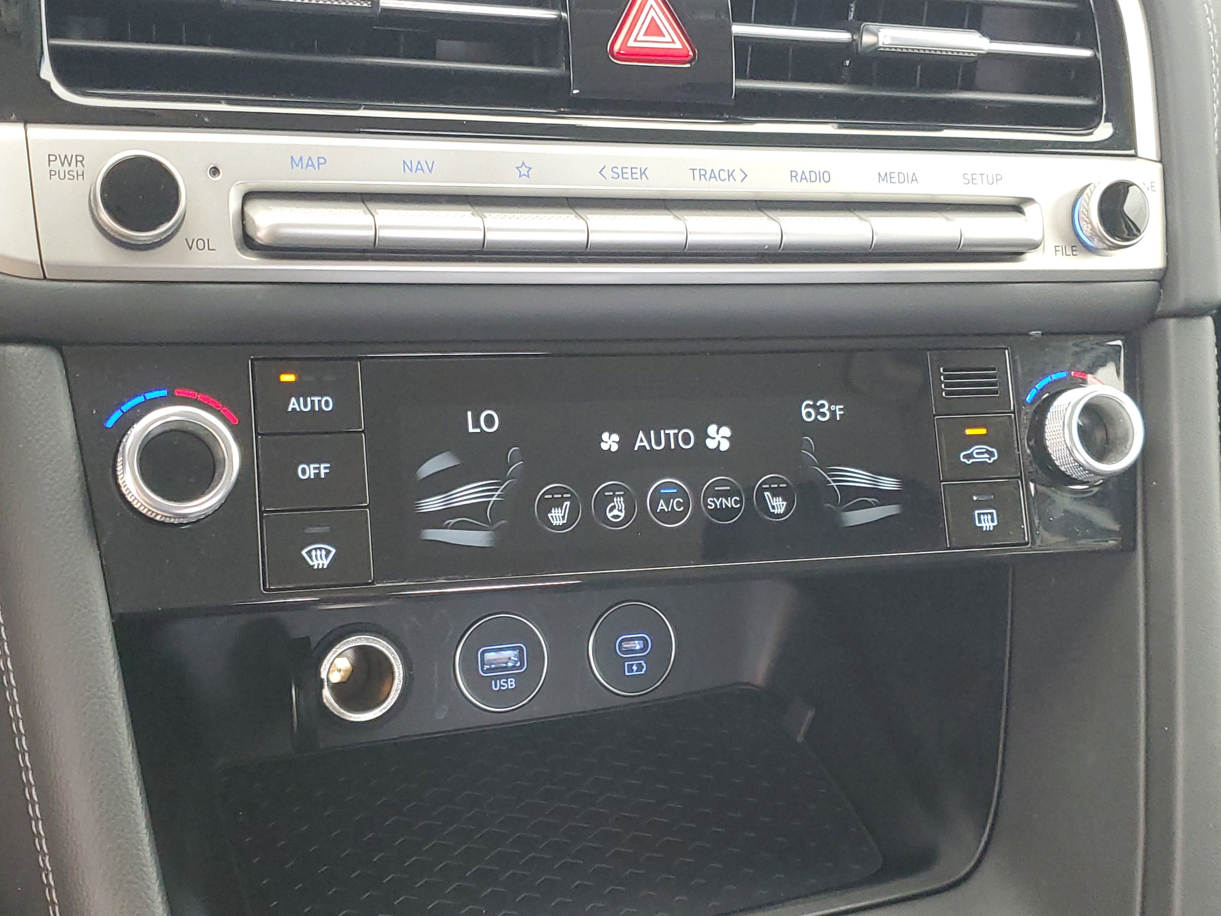 2025 GENESIS G70 Standard - Photo 28