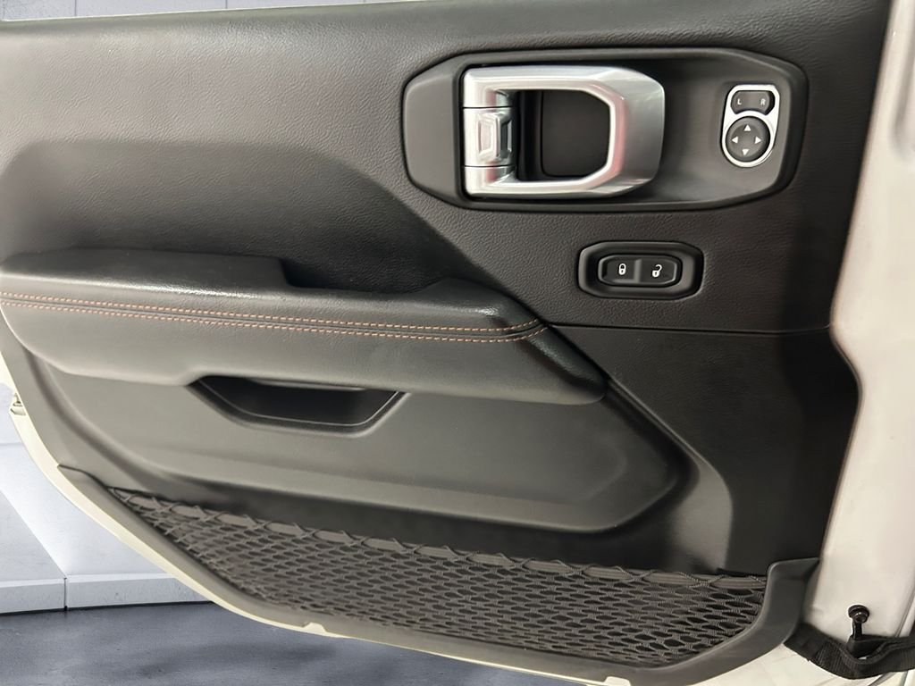 Used 2022 White Jeep Mojave image 12