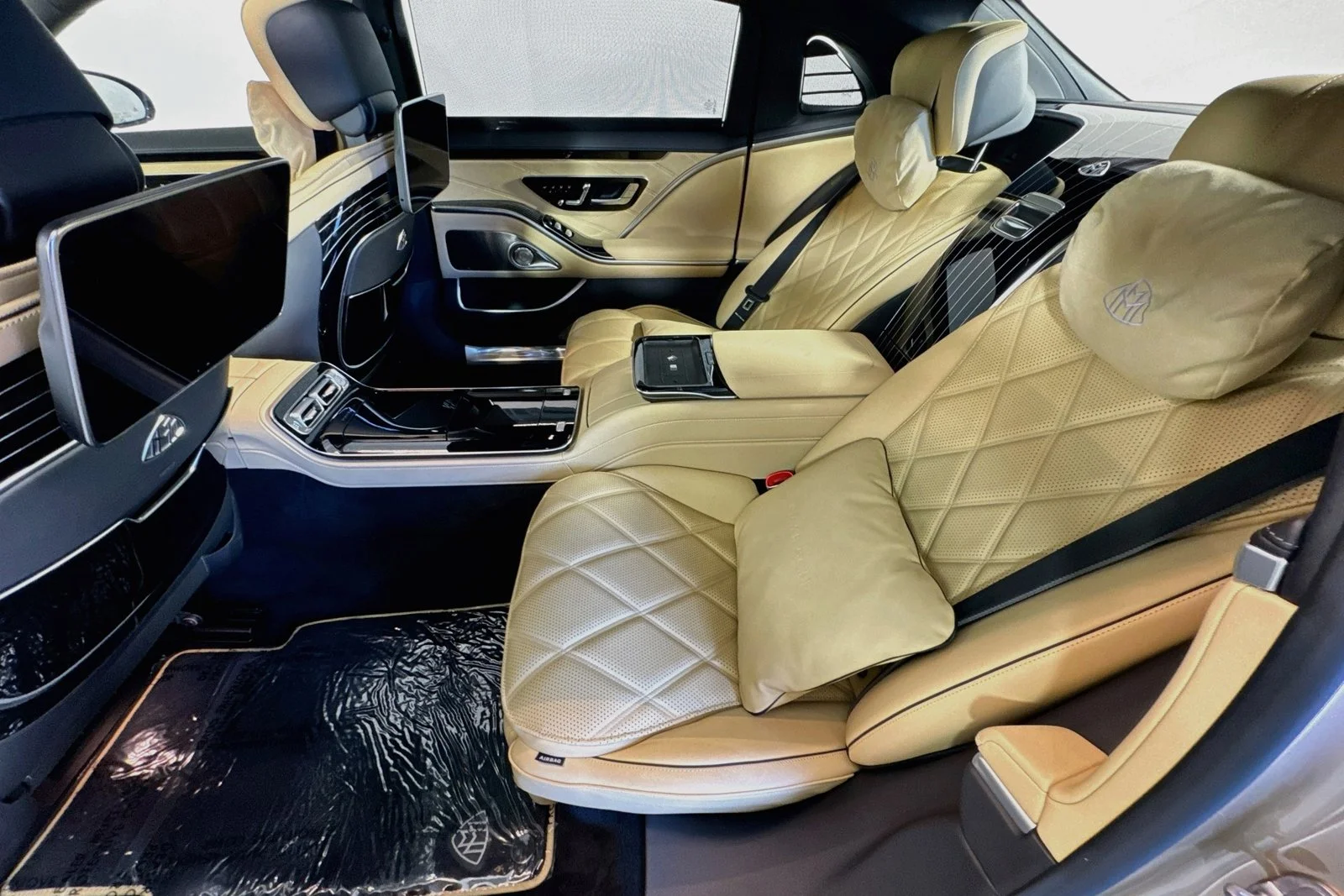 Used 2024 Onyx  Black Metallic Mercedes-Benz Maybach S 680 image 23