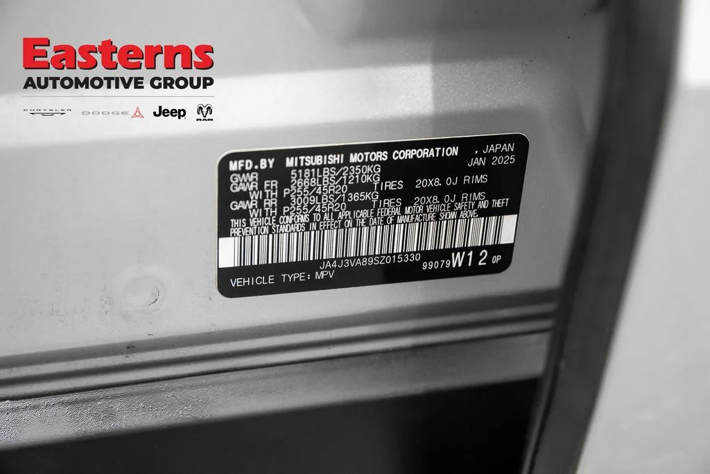 Used 2025 Silver Mitsubishi SE image 35