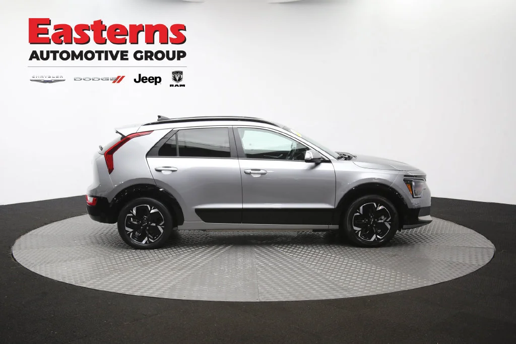 Used 2023 Gray Kia Wind image 46