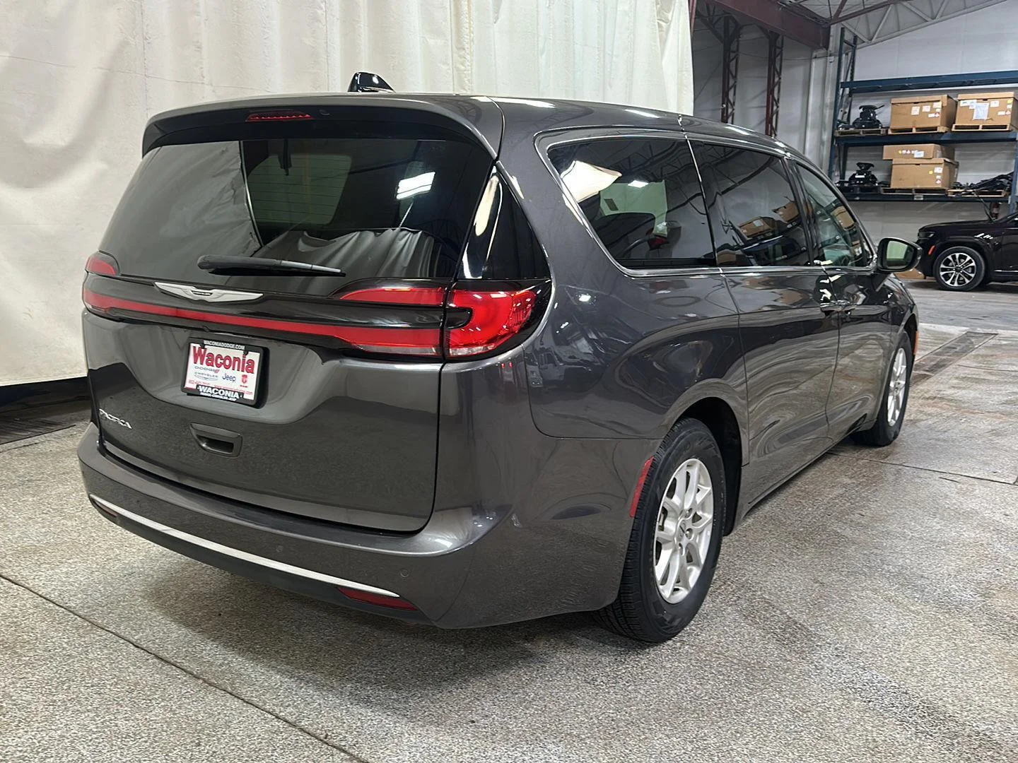 Used 2023 Granite Crystal Metallic Clearcoat Chrysler Touring L image 5