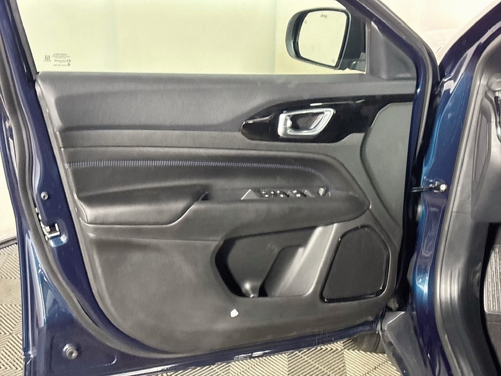 Used 2026 Blue Jeep Latitude image 11