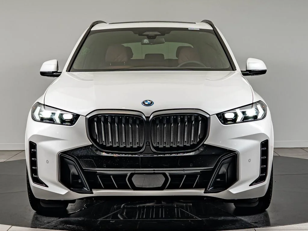 New 2026 White Metallic BMW xDrive50e image 2