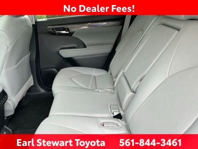 Used 2024  Toyota Limited image 19