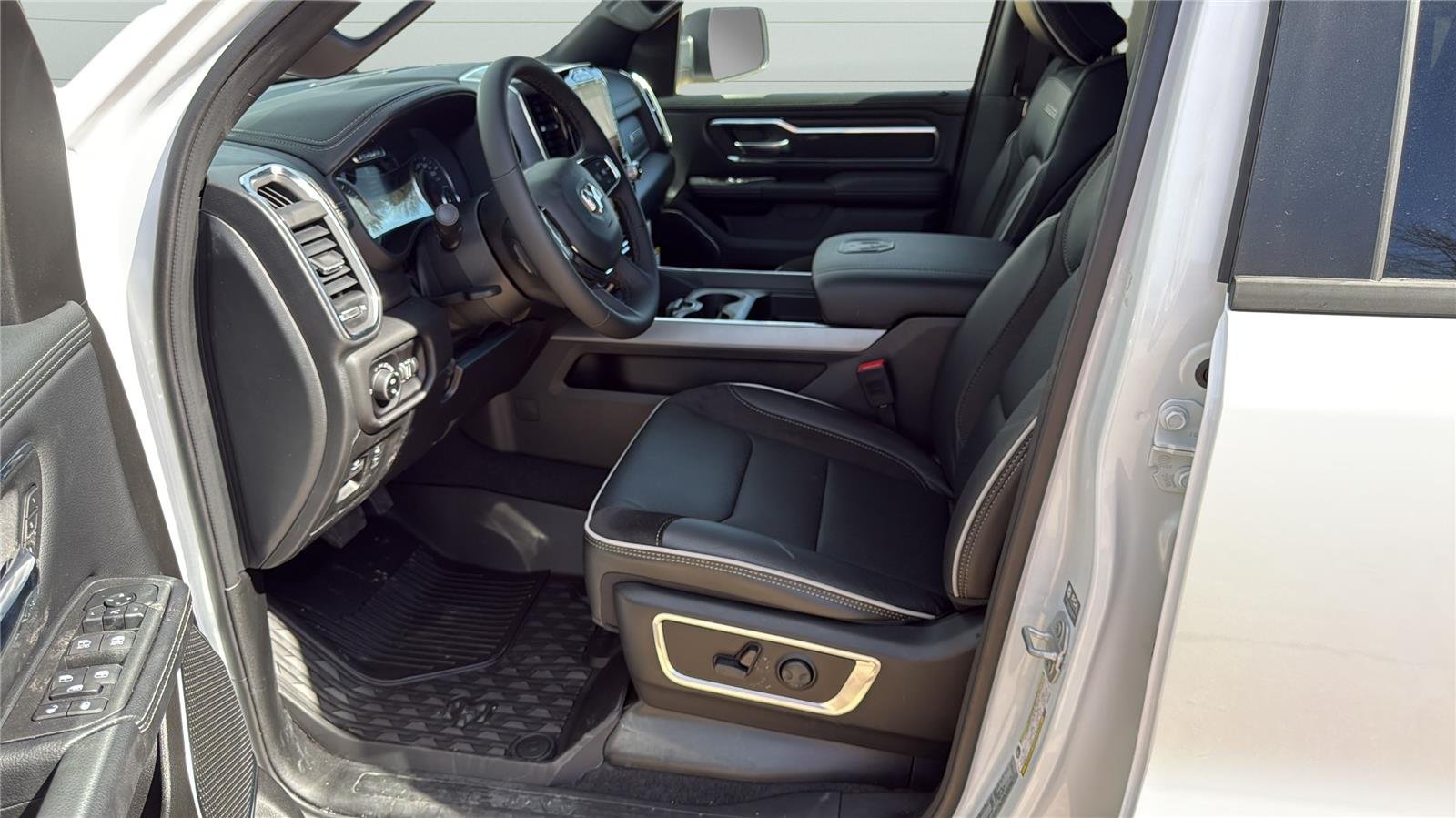 New 2026 Bright White Clear-Coat Exterior Paint RAM Laramie image 18