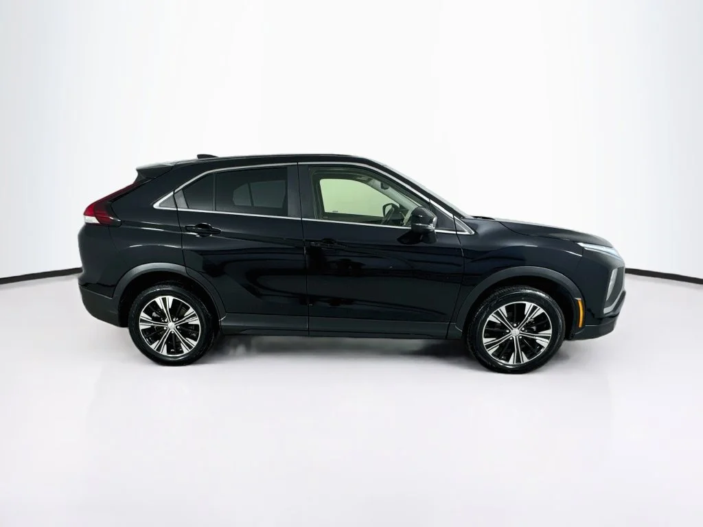 Used 2022 Labrador Black Pearl Mitsubishi SE image 8