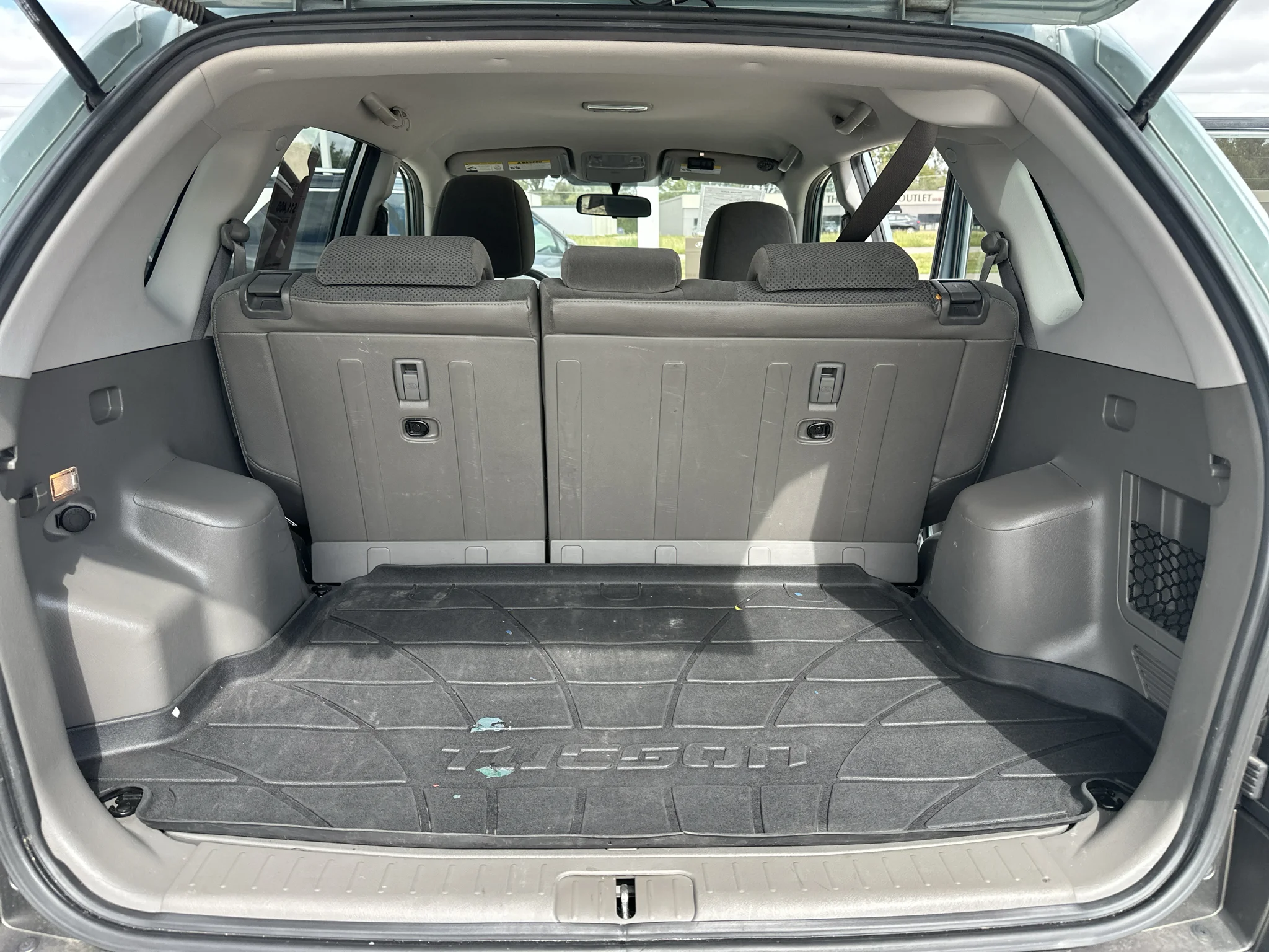 Used 2009 Desert Sage Metallic Hyundai SE image 28